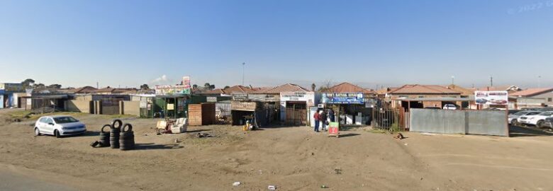 Mhodi Chicken Dust Inyama Ye Nhloko in eMbalenhle, Mpumalanga, South Africa